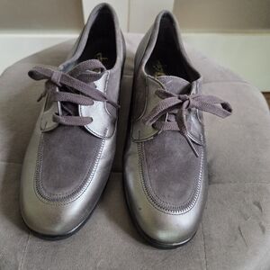 Yoshinoya Metallic Gray / Silver Lace-Up Shoes